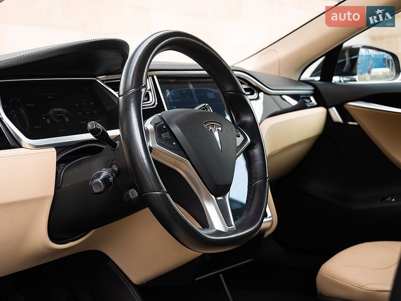 Лифтбек Tesla Model S 2014 в Киеве