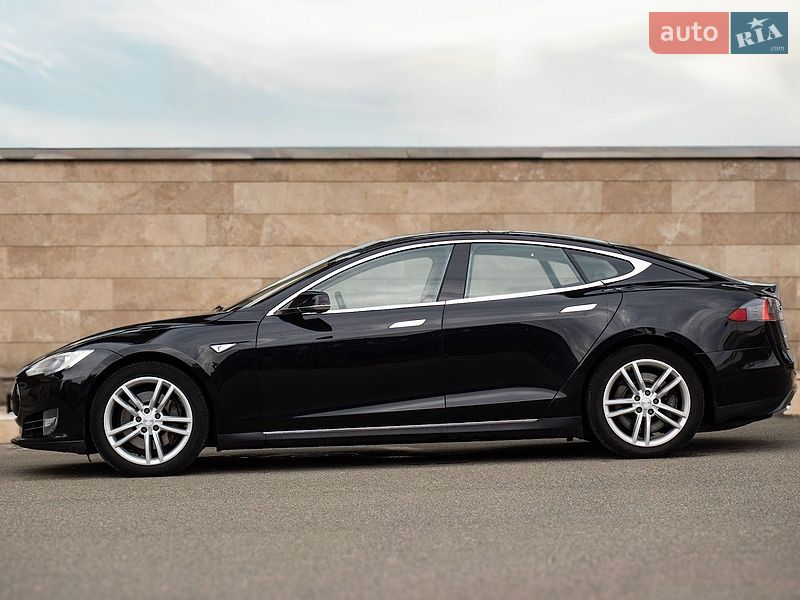 Лифтбек Tesla Model S 2014 в Киеве
