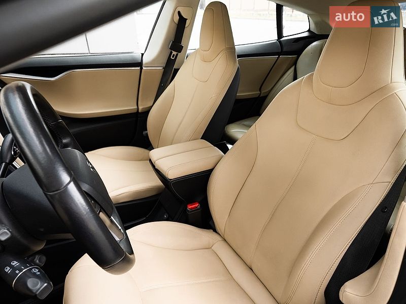 Лифтбек Tesla Model S 2014 в Киеве