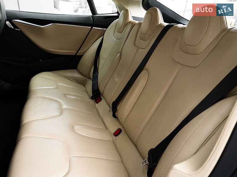 Лифтбек Tesla Model S 2014 в Киеве