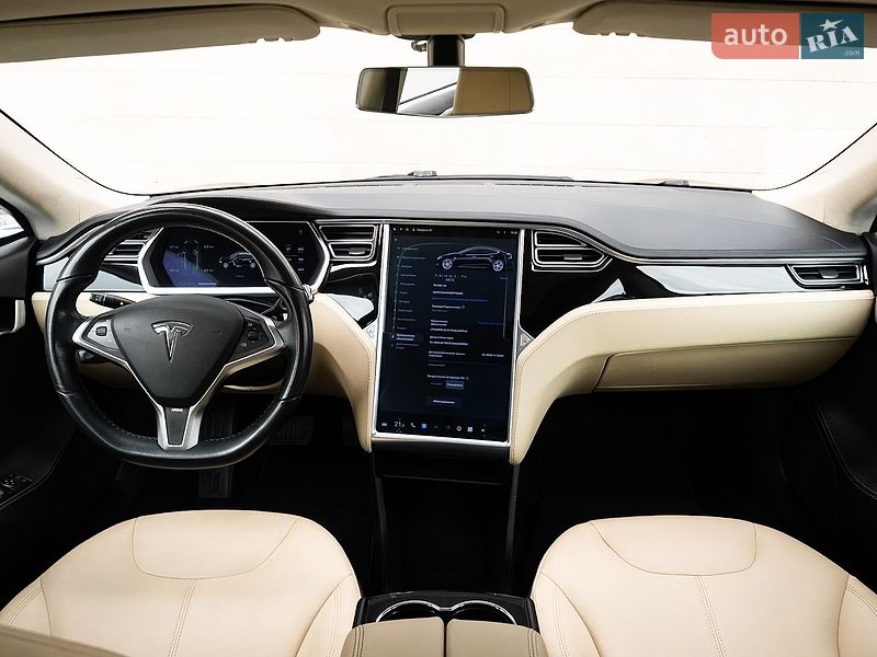 Лифтбек Tesla Model S 2014 в Киеве