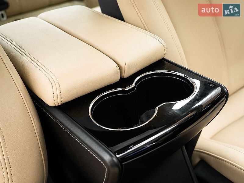 Лифтбек Tesla Model S 2014 в Киеве