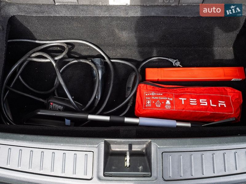 Лифтбек Tesla Model S 2014 в Киеве
