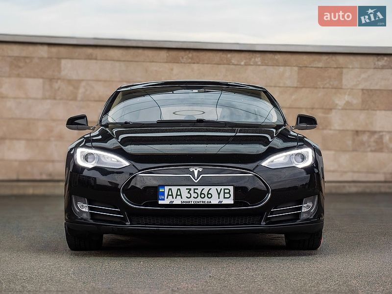 Лифтбек Tesla Model S 2014 в Киеве