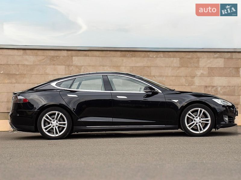 Лифтбек Tesla Model S 2014 в Киеве