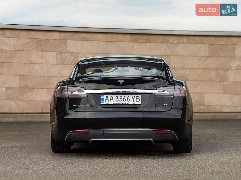Лифтбек Tesla Model S 2014 в Киеве
