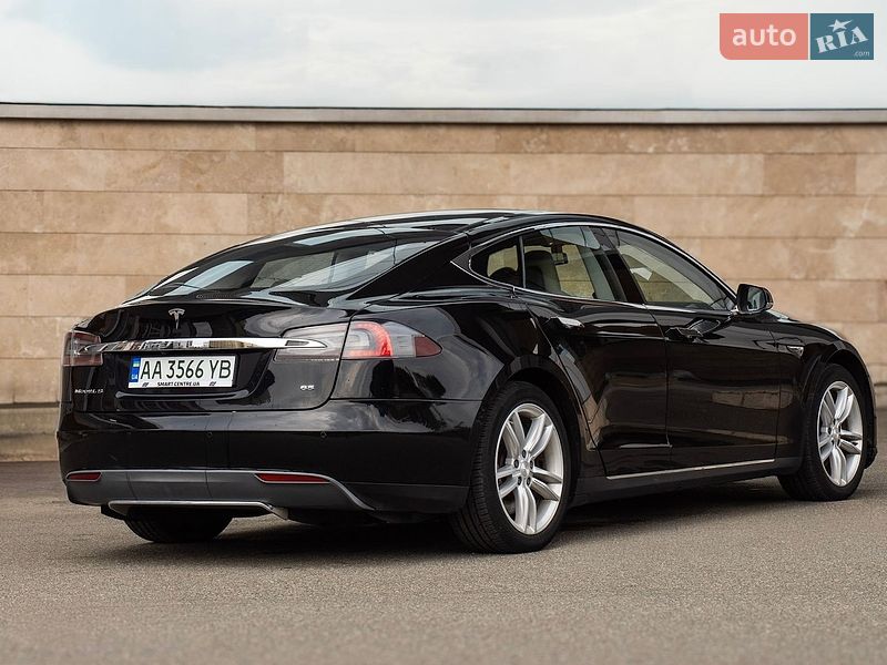 Лифтбек Tesla Model S 2014 в Киеве