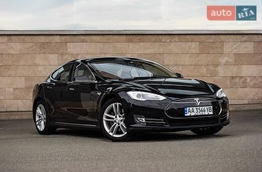 Лифтбек Tesla Model S 2014 в Киеве