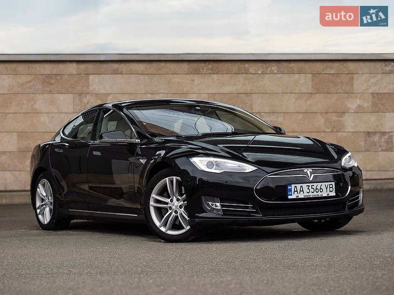 Лифтбек Tesla Model S 2014 в Киеве