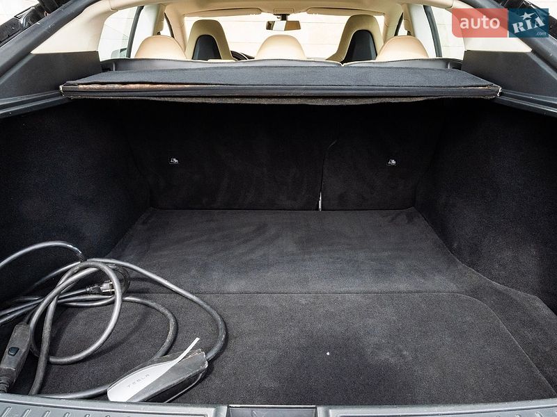 Лифтбек Tesla Model S 2014 в Киеве