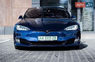 Лифтбек Tesla Model S 2015 в Киеве