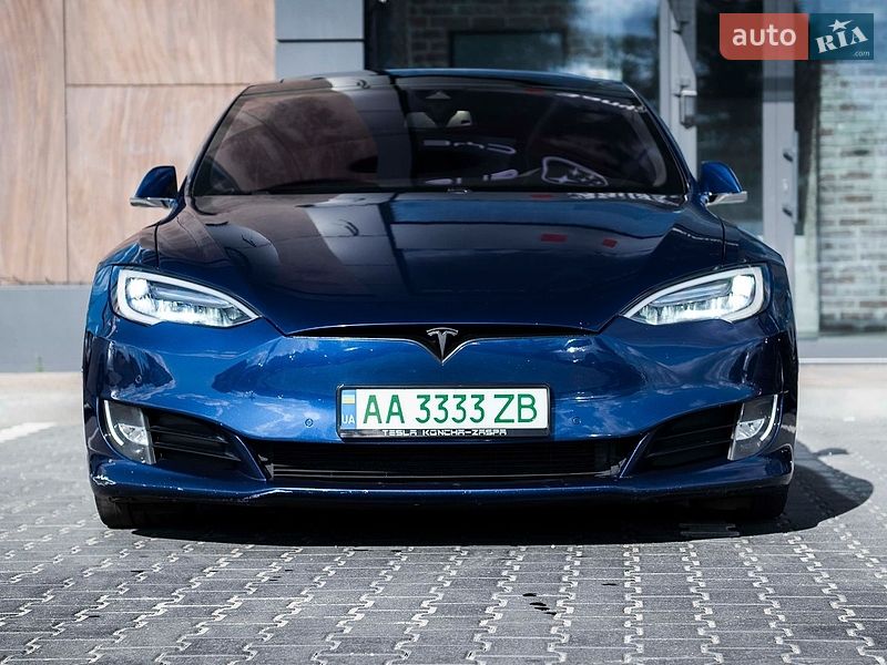 Лифтбек Tesla Model S 2015 в Киеве