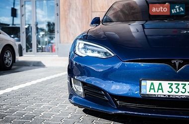 Лифтбек Tesla Model S 2015 в Киеве