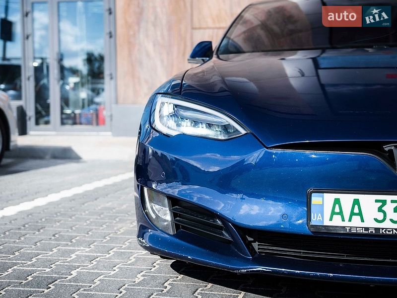 Лифтбек Tesla Model S 2015 в Киеве