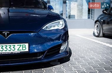 Лифтбек Tesla Model S 2015 в Киеве