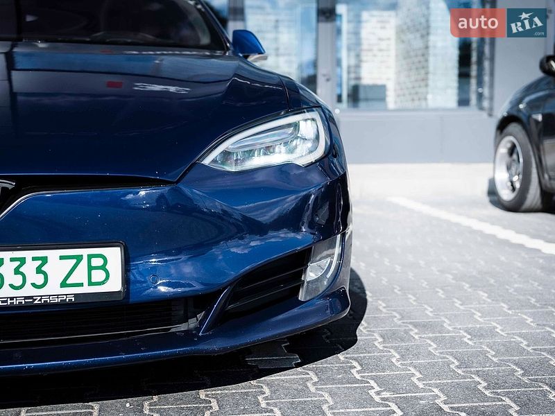 Лифтбек Tesla Model S 2015 в Киеве