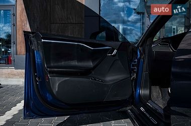Лифтбек Tesla Model S 2015 в Киеве
