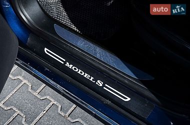 Лифтбек Tesla Model S 2015 в Киеве
