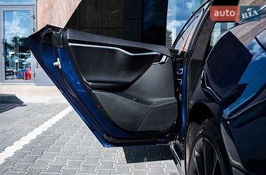 Лифтбек Tesla Model S 2015 в Киеве