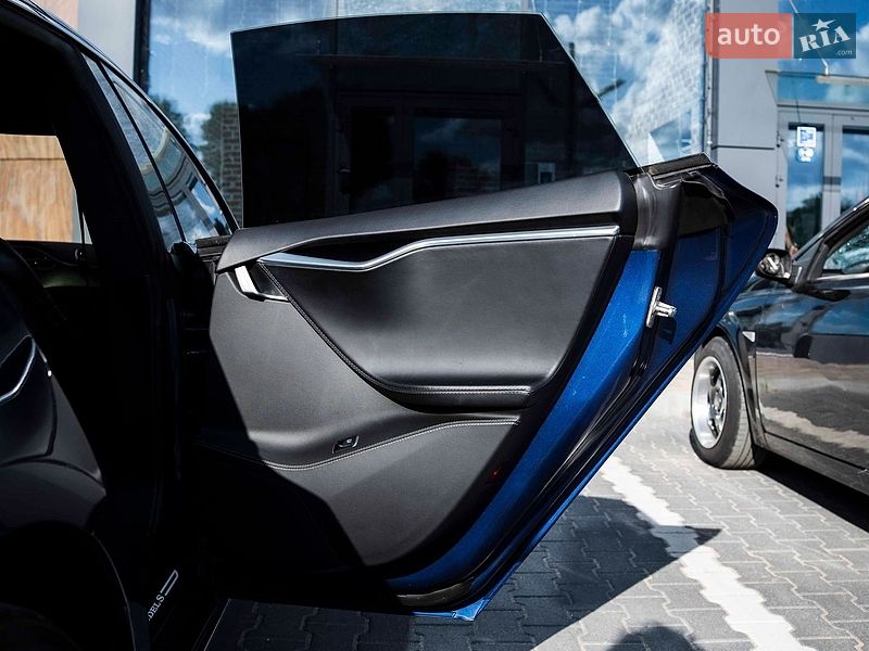 Ліфтбек Tesla Model S 2015 в Києві фото 12 Ліфтбек Tesla Model S 2015 в Києві