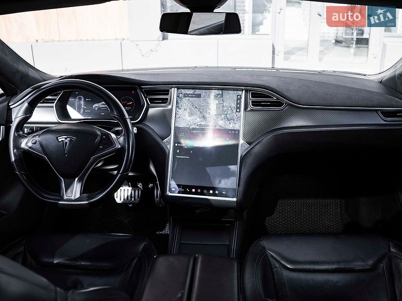 Лифтбек Tesla Model S 2015 в Киеве