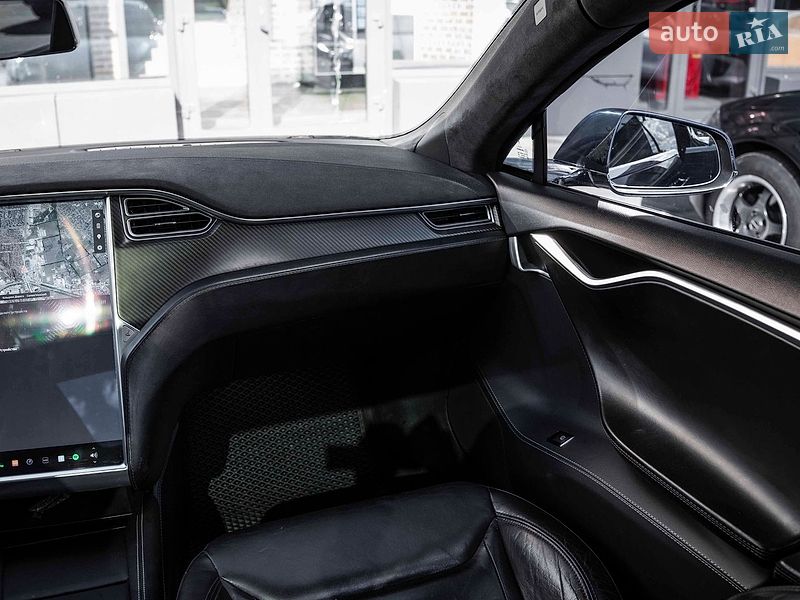 Лифтбек Tesla Model S 2015 в Киеве