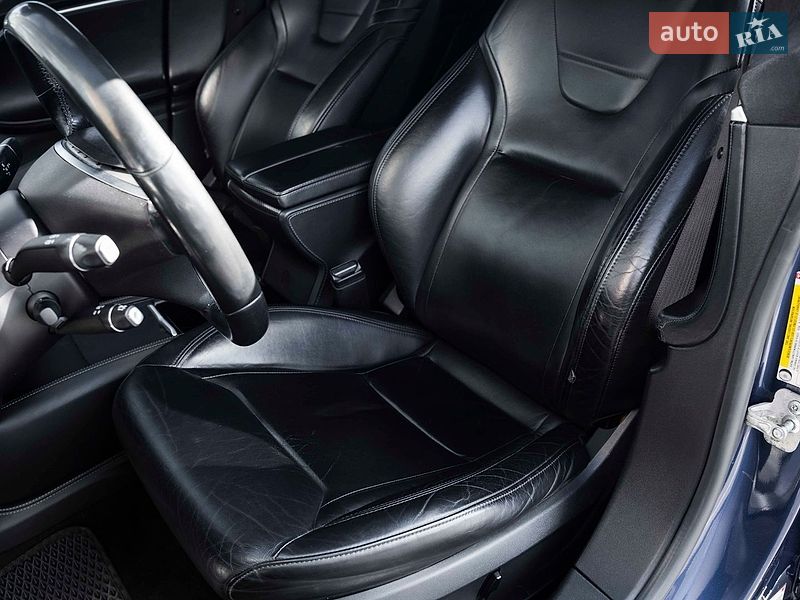 Лифтбек Tesla Model S 2015 в Киеве