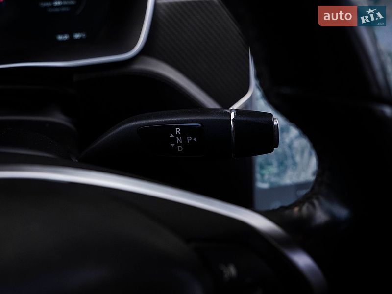 Лифтбек Tesla Model S 2015 в Киеве