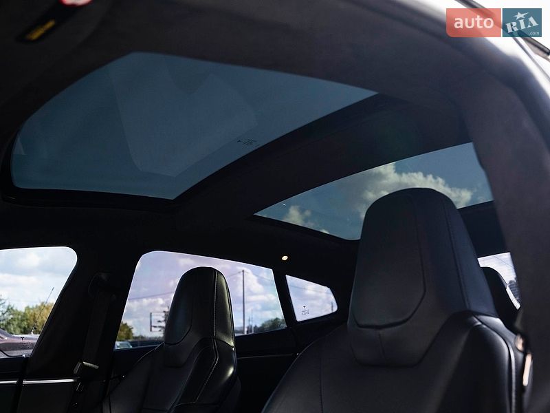 Лифтбек Tesla Model S 2015 в Киеве