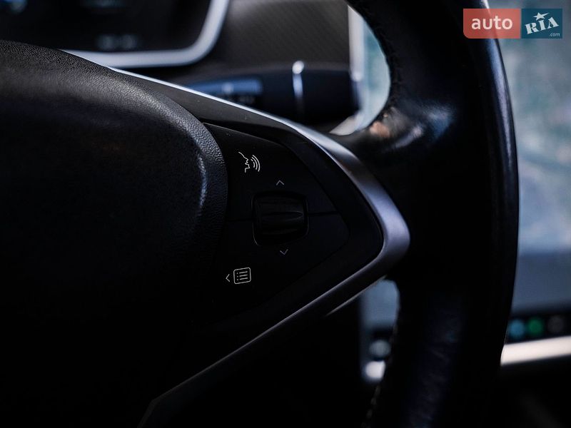 Лифтбек Tesla Model S 2015 в Киеве