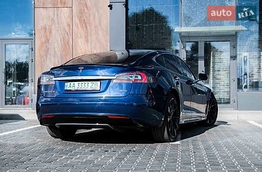 Лифтбек Tesla Model S 2015 в Киеве