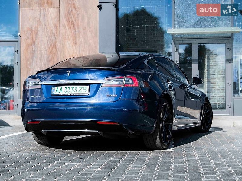 Лифтбек Tesla Model S 2015 в Киеве