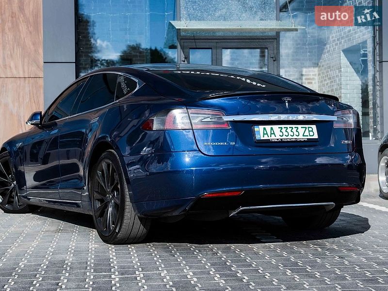 Ліфтбек Tesla Model S 2015 в Києві фото 29 Ліфтбек Tesla Model S 2015 в Києві