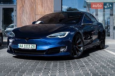 Лифтбек Tesla Model S 2015 в Киеве