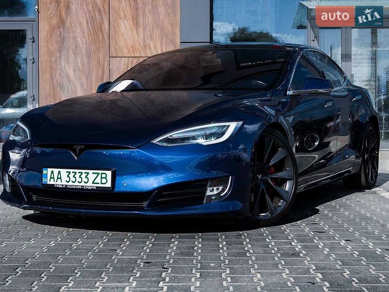 Лифтбек Tesla Model S 2015 в Киеве