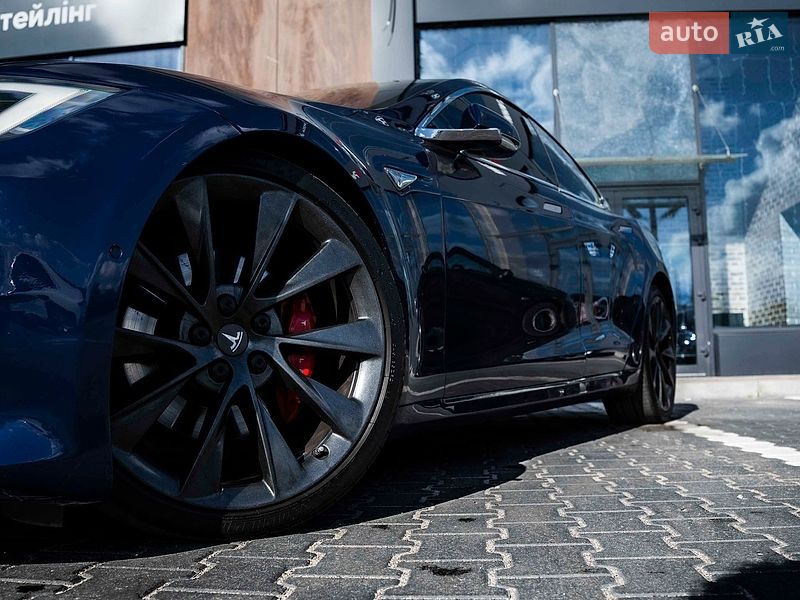 Ліфтбек Tesla Model S 2015 в Києві фото 31 Ліфтбек Tesla Model S 2015 в Києві