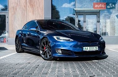 Лифтбек Tesla Model S 2015 в Киеве