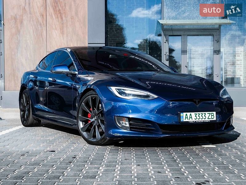 Лифтбек Tesla Model S 2015 в Киеве