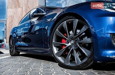 Ліфтбек Tesla Model S 2015 в Києві фото 33 Ліфтбек Tesla Model S 2015 в Києві