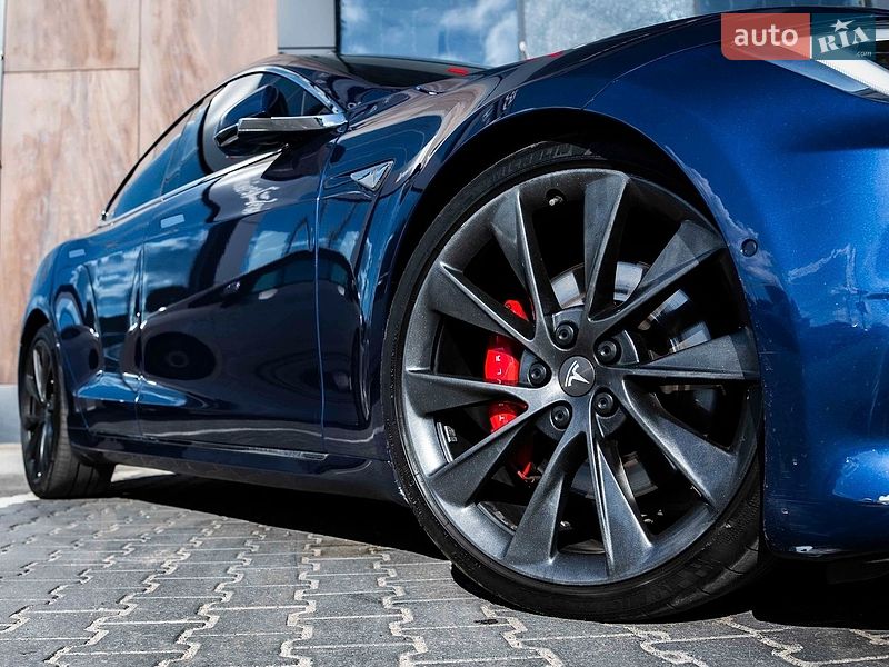 Ліфтбек Tesla Model S 2015 в Києві фото 33 Ліфтбек Tesla Model S 2015 в Києві