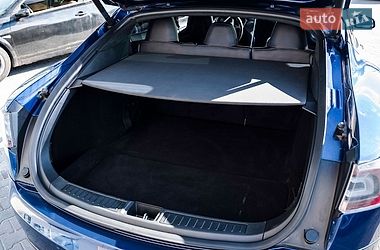 Лифтбек Tesla Model S 2015 в Киеве