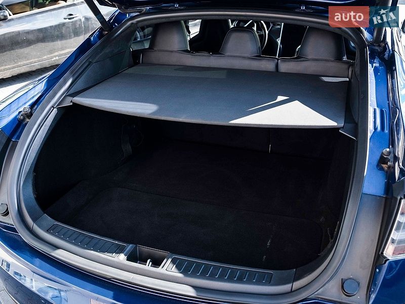 Лифтбек Tesla Model S 2015 в Киеве