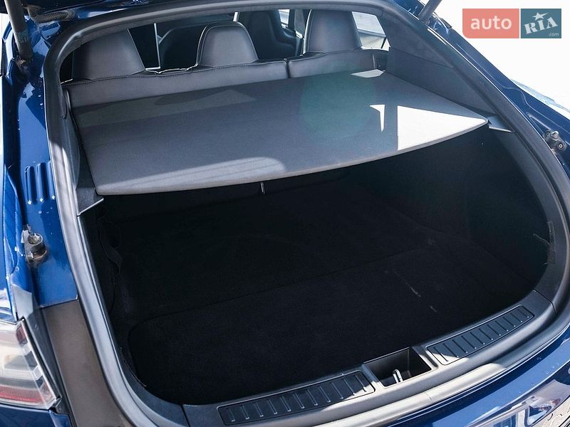 Лифтбек Tesla Model S 2015 в Киеве