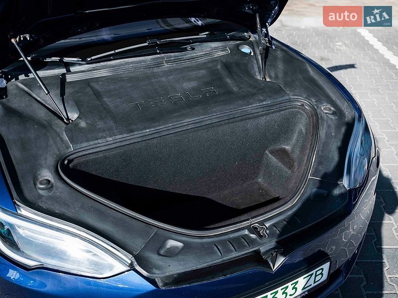Лифтбек Tesla Model S 2015 в Киеве