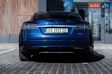 Ліфтбек Tesla Model S 2015 в Києві фото 37 Ліфтбек Tesla Model S 2015 в Києві