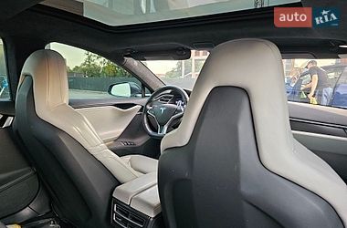 Ліфтбек Tesla Model S 2015 в Львові