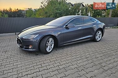 Ліфтбек Tesla Model S 2015 в Львові
