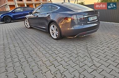 Ліфтбек Tesla Model S 2015 в Львові