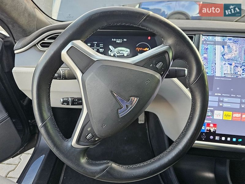 Ліфтбек Tesla Model S 2015 в Львові