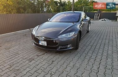 Ліфтбек Tesla Model S 2015 в Львові
